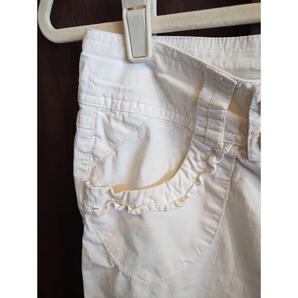 White Cotton Stretch Casual Bermuda Shorts Ruffle Cute Buttons Size 9 33 waist - Picture 2 of 7